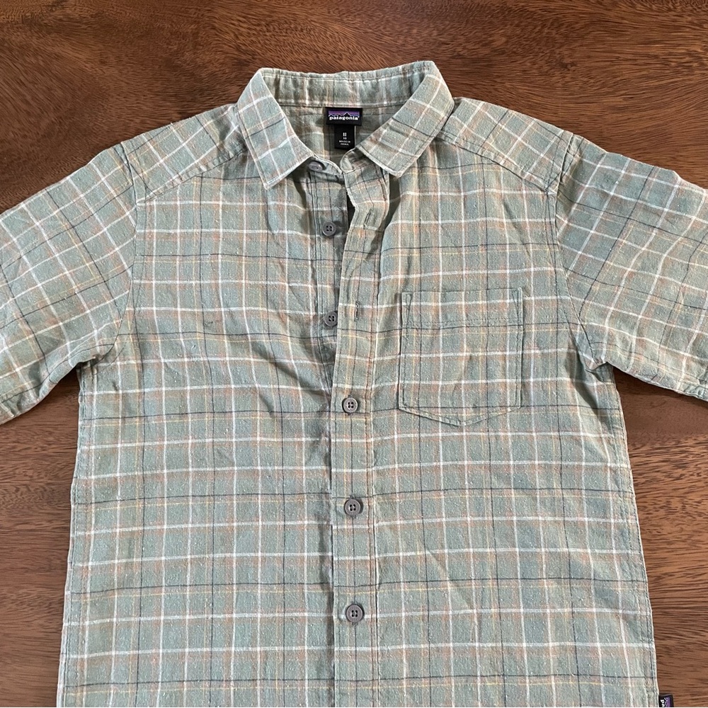 Boys Patagonia Short Sleeve Button Up Size M (10)